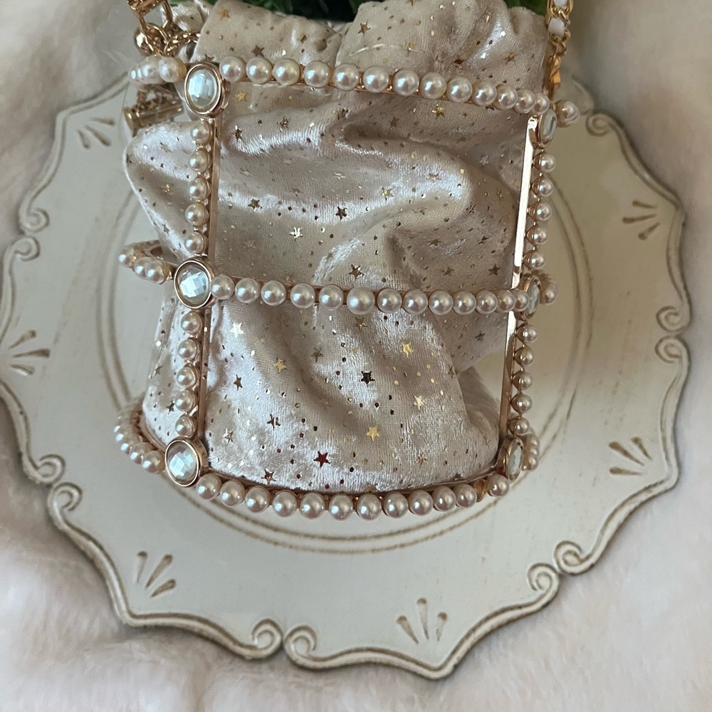 BOGO Elegant Pearl-Embellished gold tone basket or Bag - Picture 4 of 12